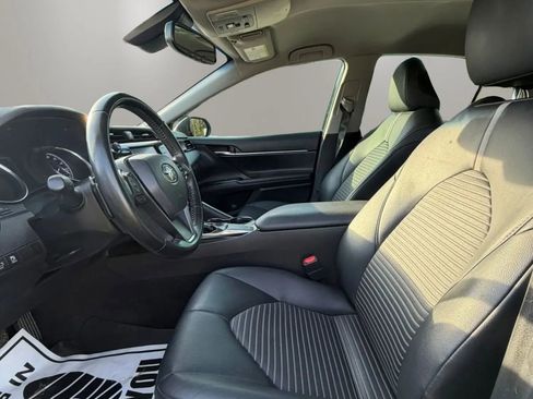 Used 2019 Toyota Camry SE w/ Convenience Package image 9