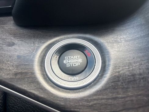 Certified 2023 Jeep Grand Cherokee Limited image 17