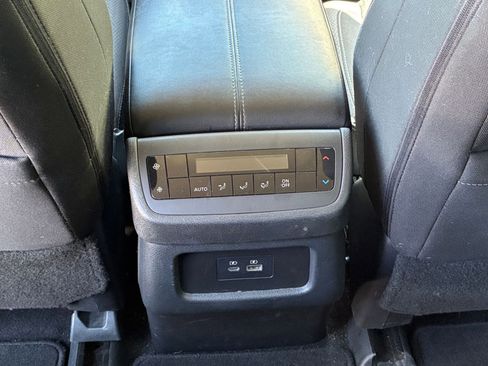 Used 2025 Nissan Pathfinder SV image 23