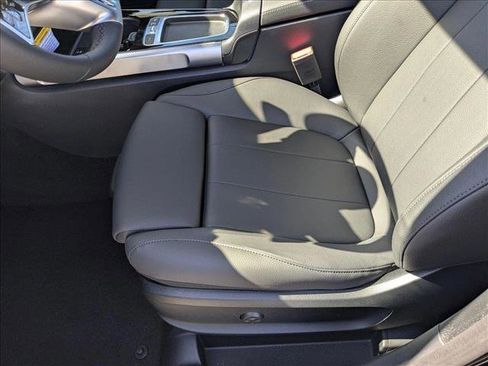 New 2025 Mercedes-Benz GLB 250 GLB 250 image 4