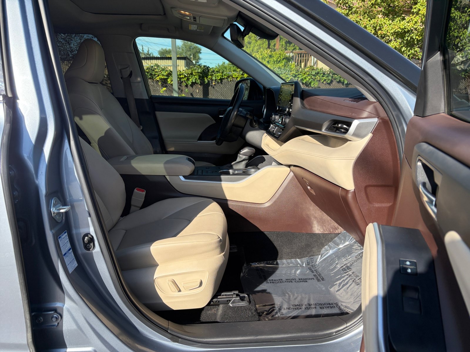 Used 2022 Toyota Highlander XLE AWD/4WD image 30