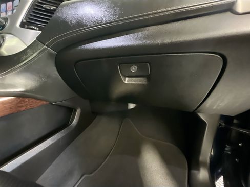 Used 2019 GMC Yukon XL SLE w/ SLE Value Package image 34