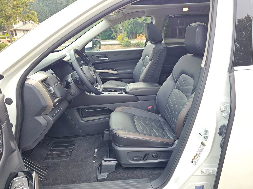 Used 2024 Nissan Pathfinder Platinum AWD/4WD image 21