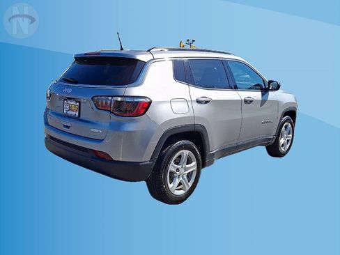 Used 2023 Jeep Compass Latitude AWD/4WD image 8