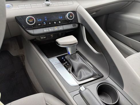 Certified 2024 Hyundai Elantra SEL FWD image 25