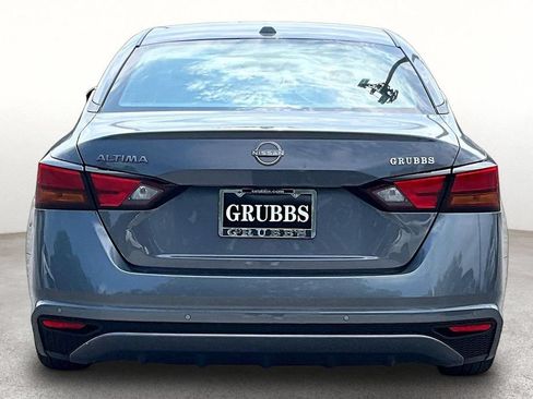 Used 2025 Nissan Altima 2.5 SV FWD image 5