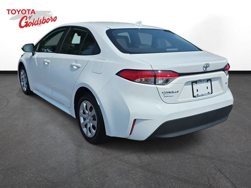 Used 2025 Toyota Corolla LE FWD image 7
