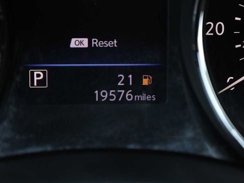 Used 2019 Nissan Rogue S AWD/4WD image 18