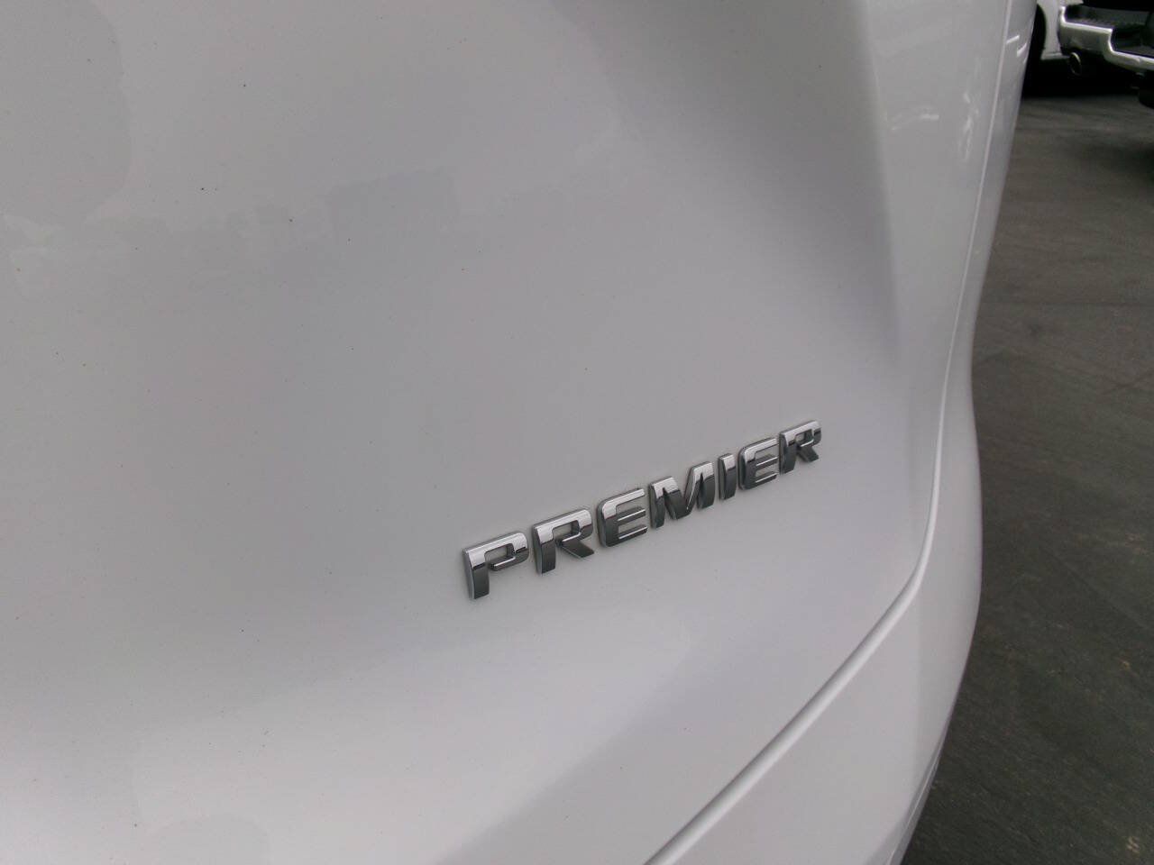 Used 2019 Chevrolet Blazer Premier w/ Sun and Wheels Package AWD/4WD image 10