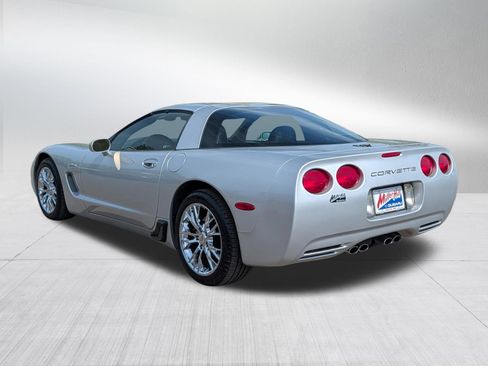 Used 2001 Chevrolet Corvette Coupe w/ Preferred Equipment Group2 RWD image 5