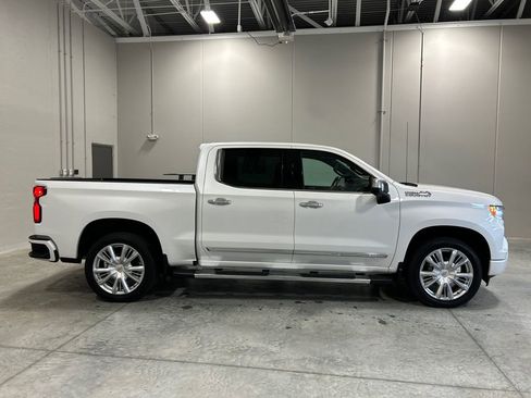 Used 2024 Chevrolet Silverado 1500 High Country w/ High Country Premium Package AWD/4WD image 5