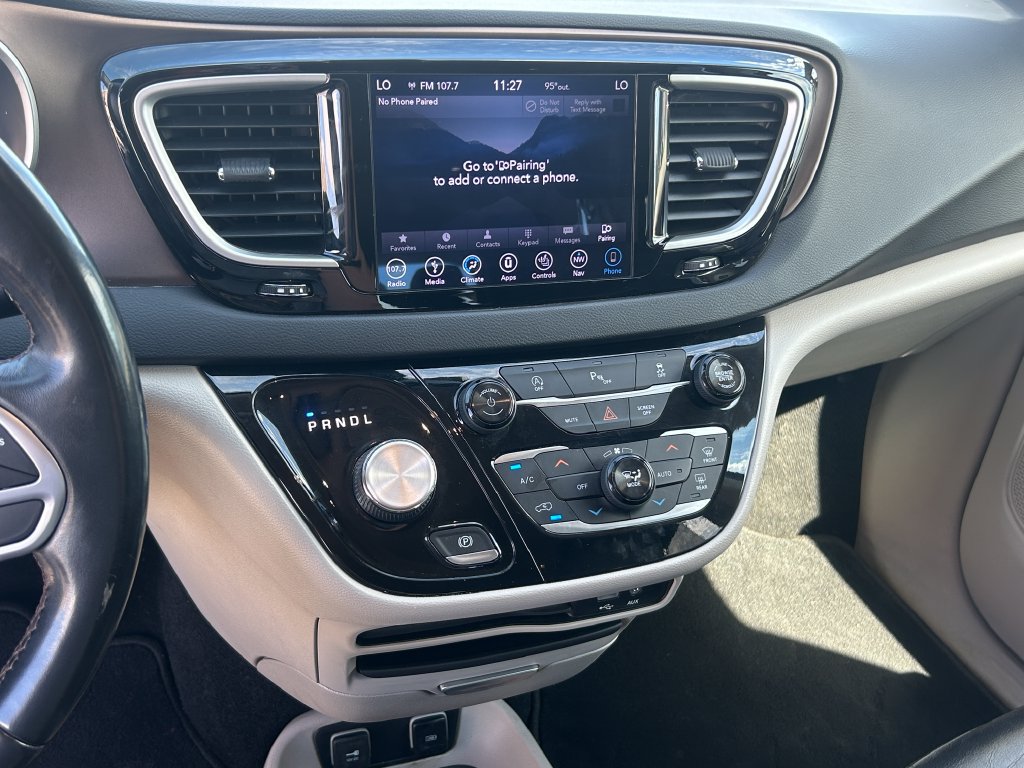 Used 2018 Chrysler Pacifica Touring-L FWD image 12