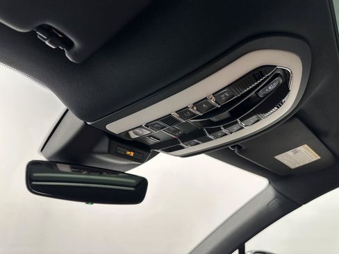 Used 2026 Porsche Macan AWD/4WD image 32