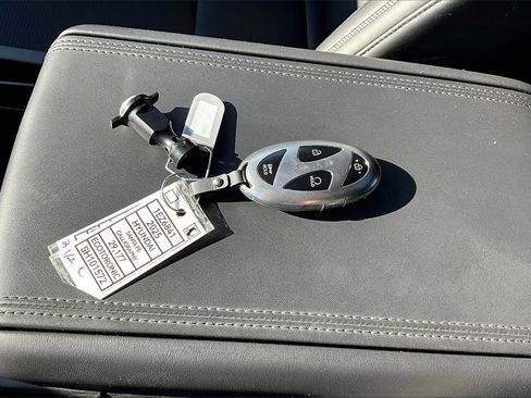 Used 2025 Hyundai Santa Fe Calligraphy image 11