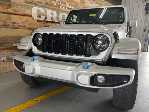Used 2024 Jeep Wrangler High Altitude AWD/4WD image 17