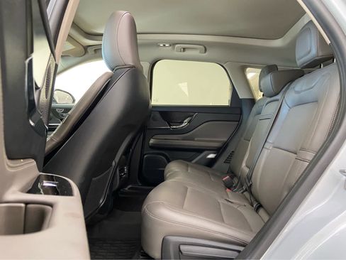 Used 2025 Lincoln Corsair Grand Touring image 15