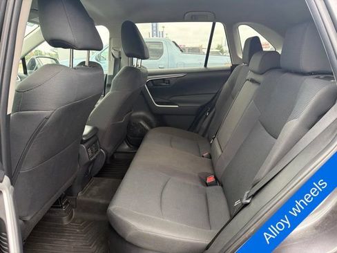 Used 2021 Toyota RAV4 LE AWD/4WD image 12