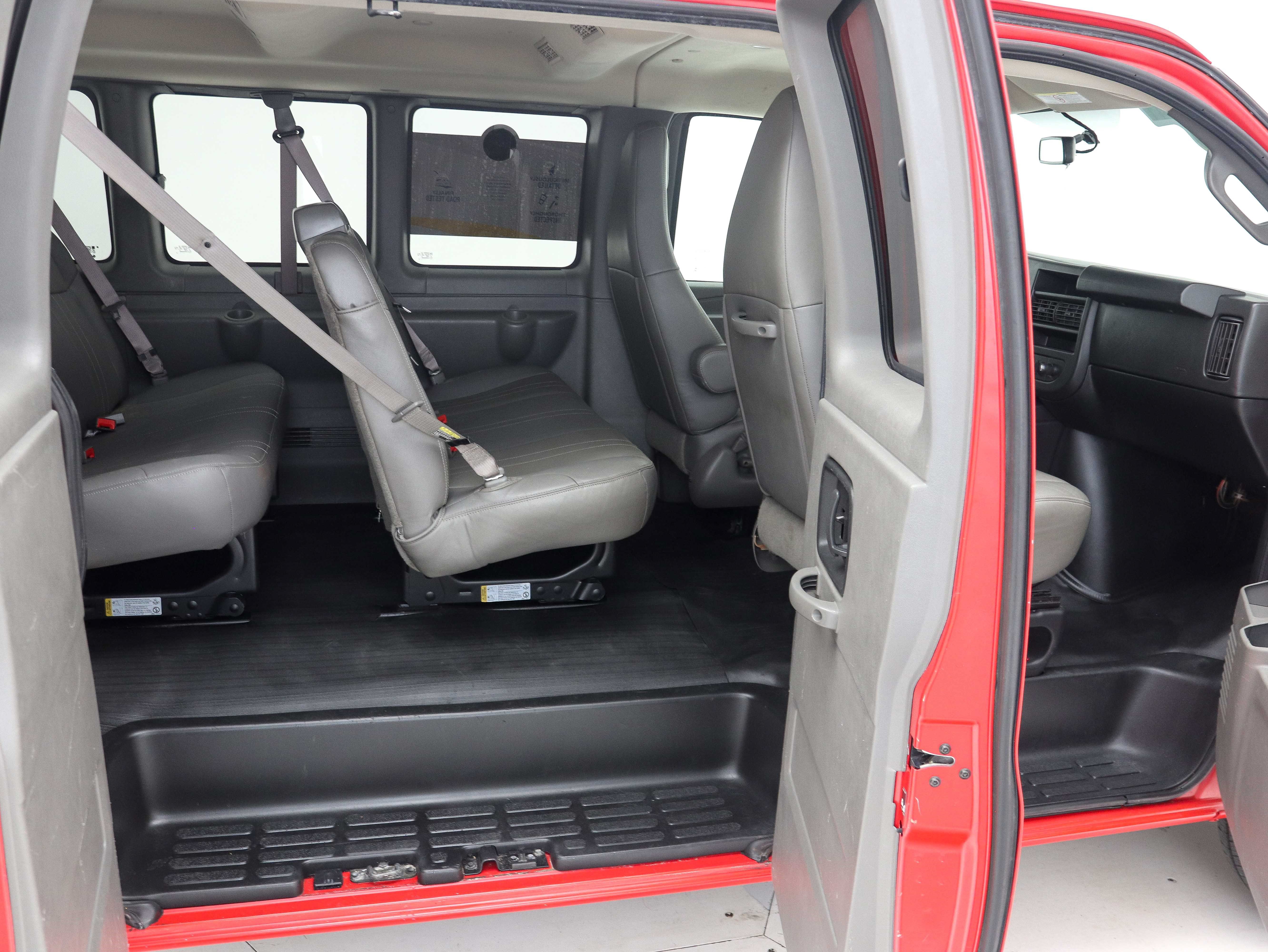 Used 2019 Chevrolet Express 3500 LS RWD image 14