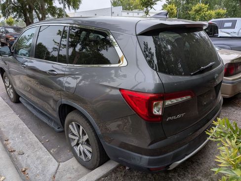 Used 2021 Honda Pilot EX image 4