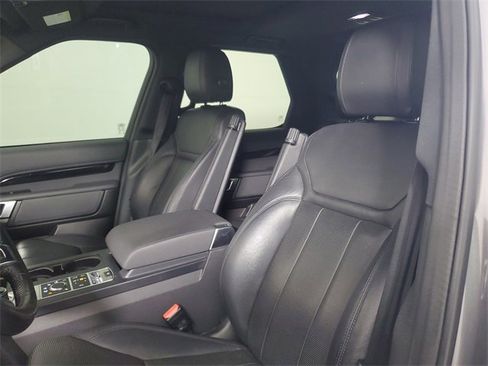 Used 2017 Land Rover Discovery SE image 22