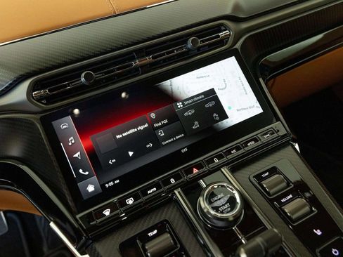 Used 2025 Aston Martin V8 Vantage Coupe RWD image 30