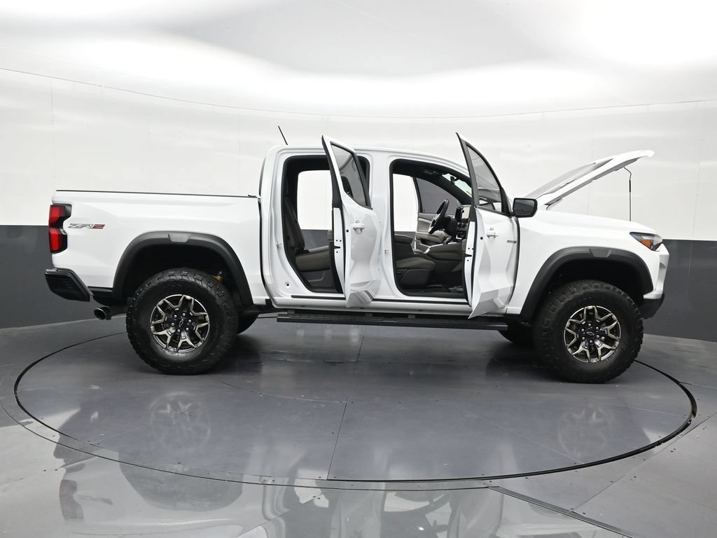 Used 2024 Chevrolet Colorado ZR2 AWD/4WD image 37