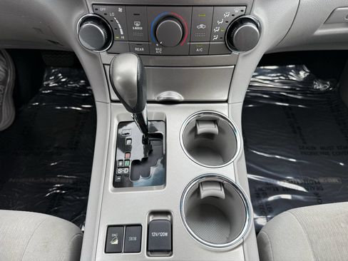 Used 2011 Toyota Highlander 4WD w/ Tech Pkg image 22