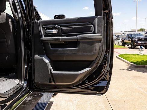 Used 2025 RAM 3500 Big Horn AWD/4WD image 32