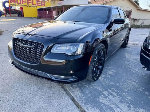 Used 2019 Chrysler 300 S image 7