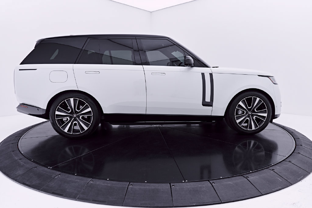 Used 2025 Land Rover Range Rover SE AWD/4WD image 15