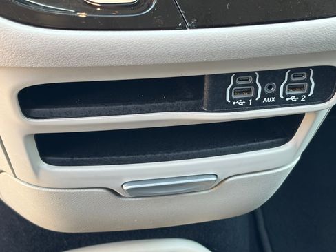 Used 2024 Chrysler Pacifica Touring-L FWD image 29