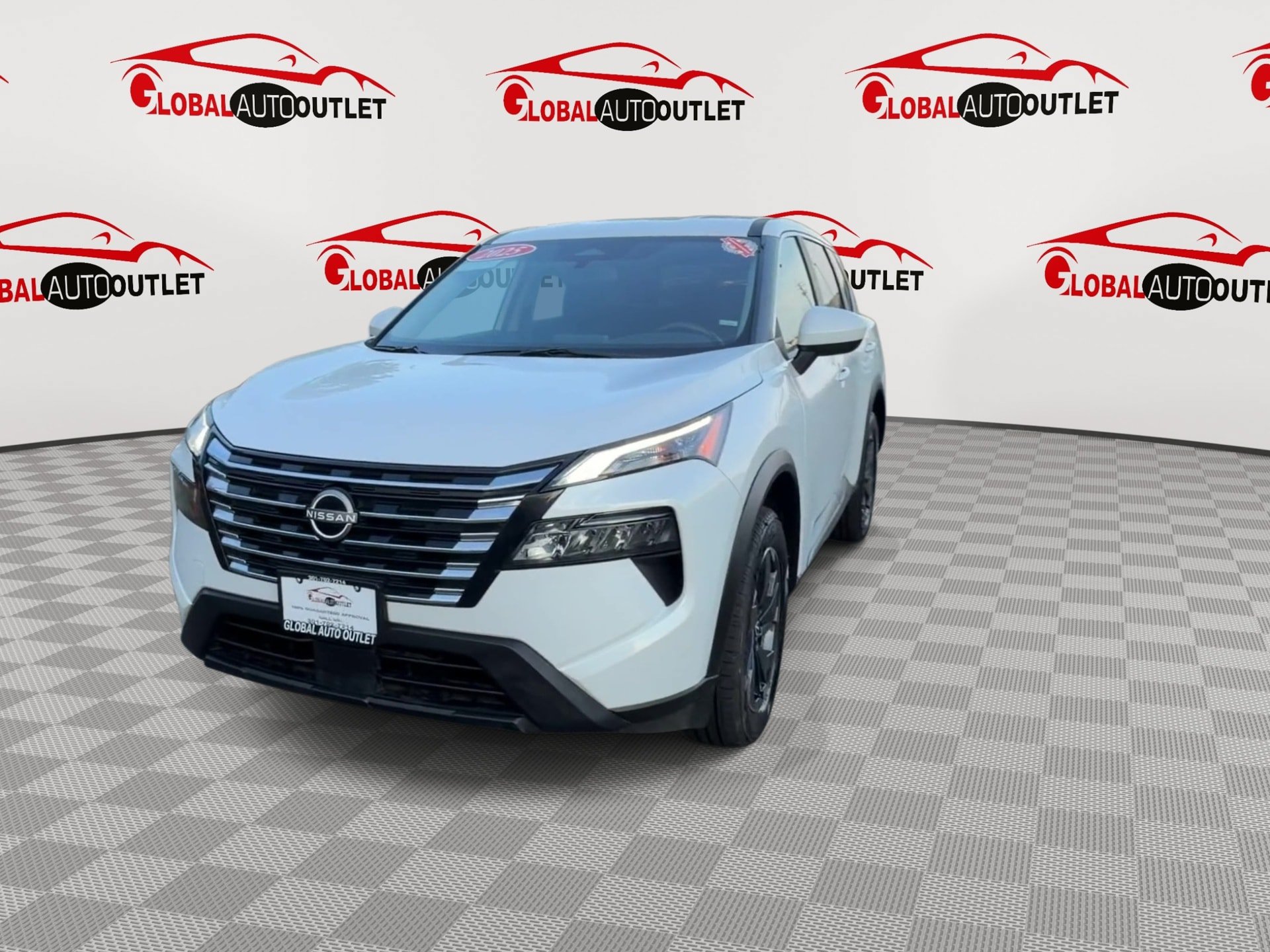 Used 2025 Nissan Rogue SV AWD/4WD image 3