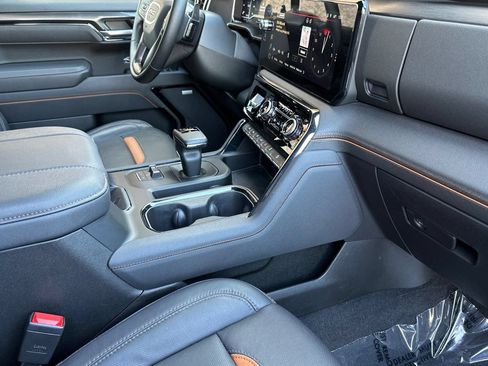 Certified 2025 GMC Sierra 1500 AT4 w/ AT4 Premium Package AWD/4WD image 16