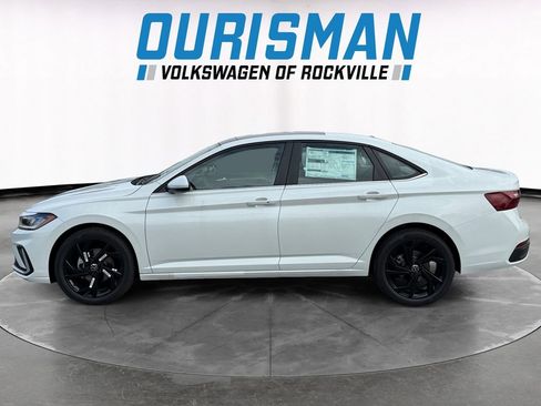 New 2026 Volkswagen Jetta SE image 3