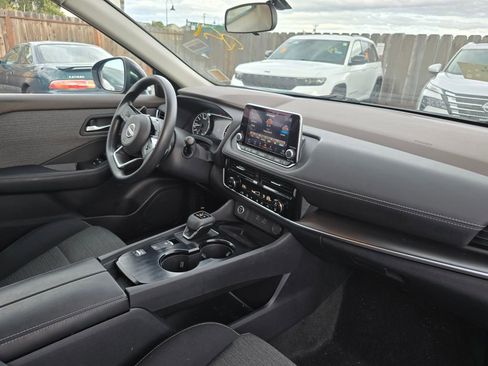 Used 2023 Nissan Rogue SV image 9