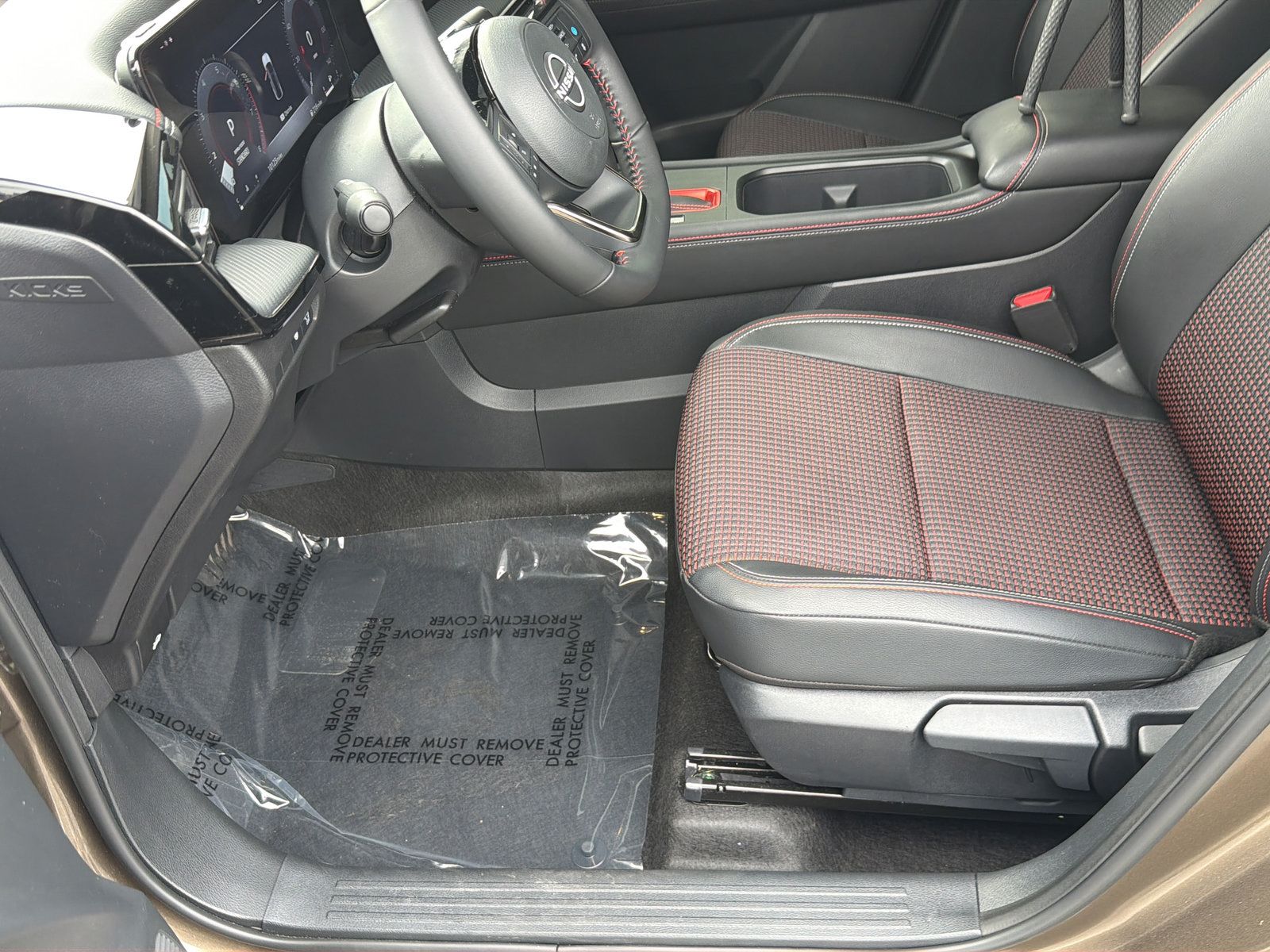 Certified 2025 Nissan Kicks SR FWD image 29
