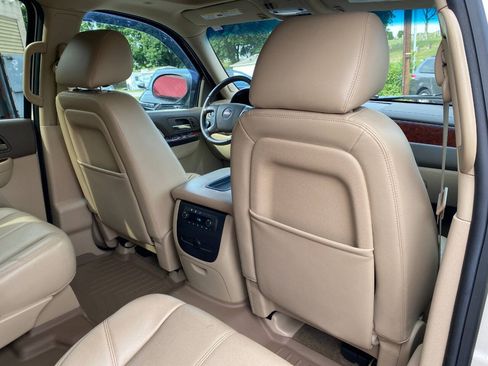 Used 2013 GMC Yukon SLT AWD/4WD image 30