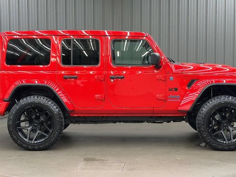 Used 2025 Jeep Wrangler Unlimited Sahara w/ Safety Group AWD/4WD image 6