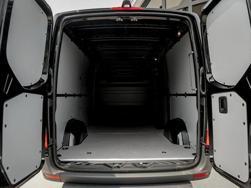 Used 2025 Mercedes-Benz Sprinter 2500 image 11