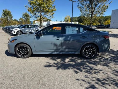 New 2025 Nissan Sentra SR w/ SR Premium Package image 8