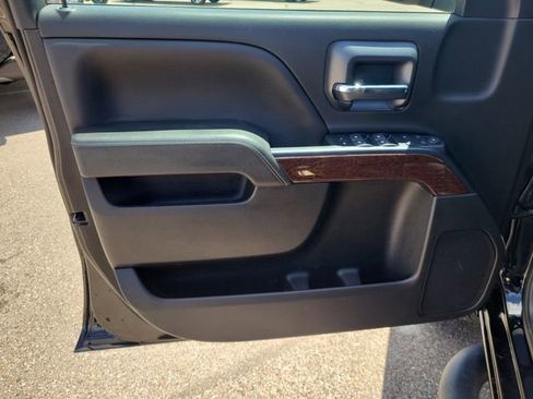 Used 2019 GMC Sierra 1500 SLE w/ Black Pack AWD/4WD image 18