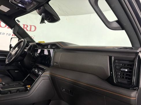 Used 2024 GMC Sierra 2500 AT4 w/ AT4 Premium Plus Package AWD/4WD image 17