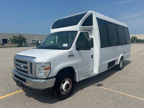 Used 2017 Ford E-450 and Econoline 450 Super Duty w/ Shuttle Bus Prep Package RWD image 3