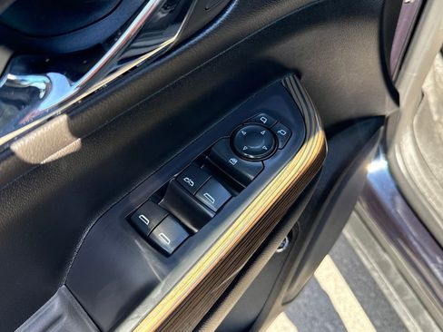 Certified 2021 GMC Acadia SLE w/ Driver Convenience Package image 36