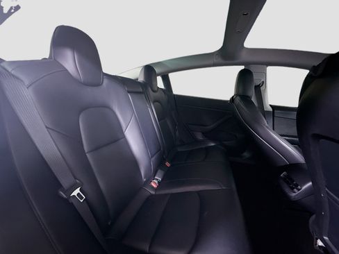 Used 2021 Tesla Model 3 Standard Range Plus image 27