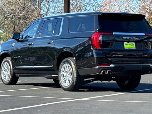 Used 2025 GMC Yukon XL Denali image 3