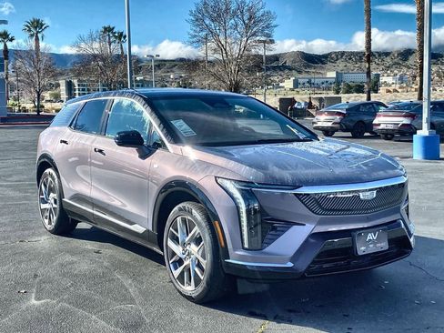 New 2026 Cadillac Optiq Luxury 1 image 16