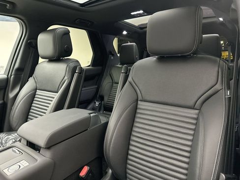 New 2026 Land Rover Discovery S AWD/4WD image 10