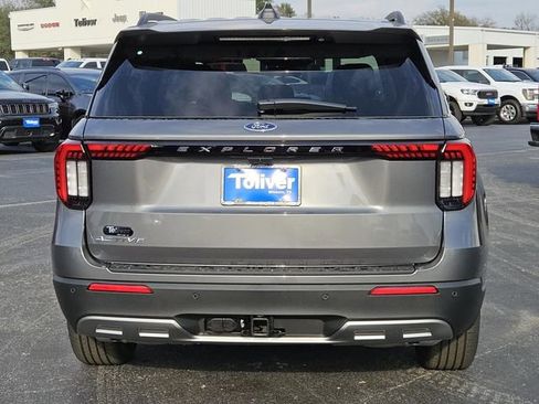 New 2026 Ford Explorer Active w/ Active Comfort Package image 8