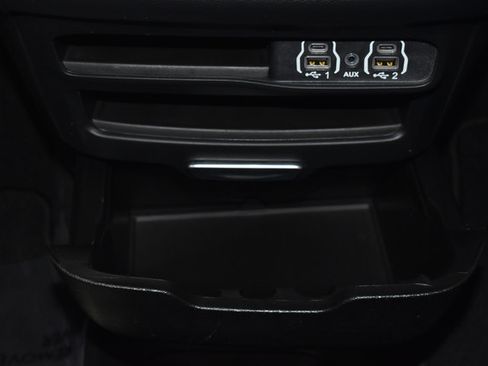 Certified 2025 Chrysler Pacifica Select FWD image 33